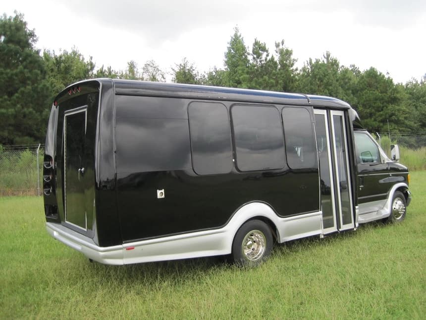 2005 Starcraft Starquest Ford E350 Non-CDL Cutaway - Image 6