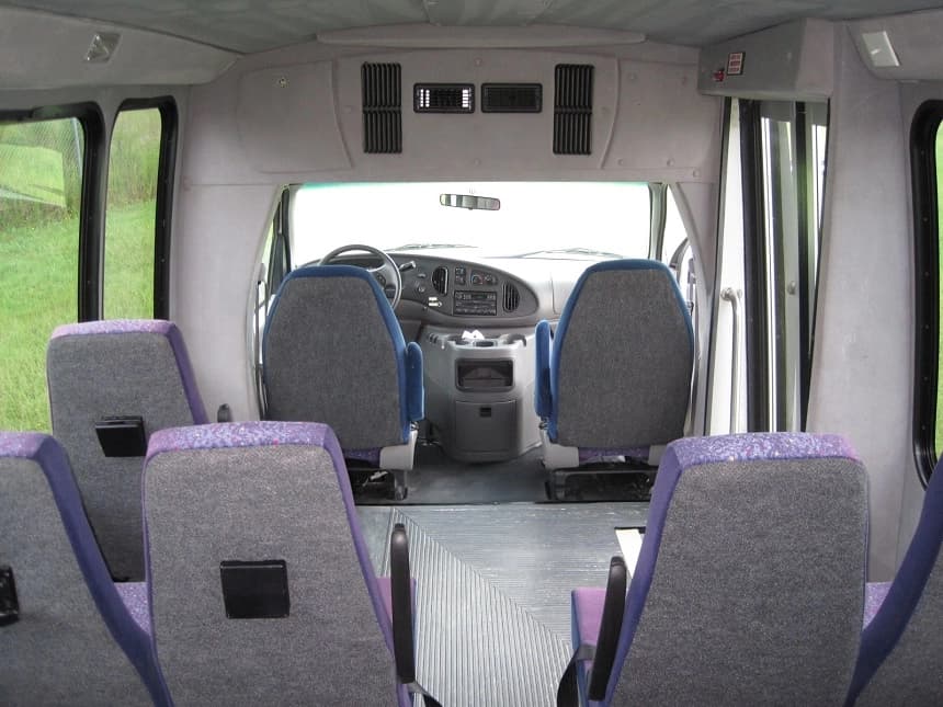 2005 Starcraft Starquest Ford E350 Non-CDL Cutaway - Image 8