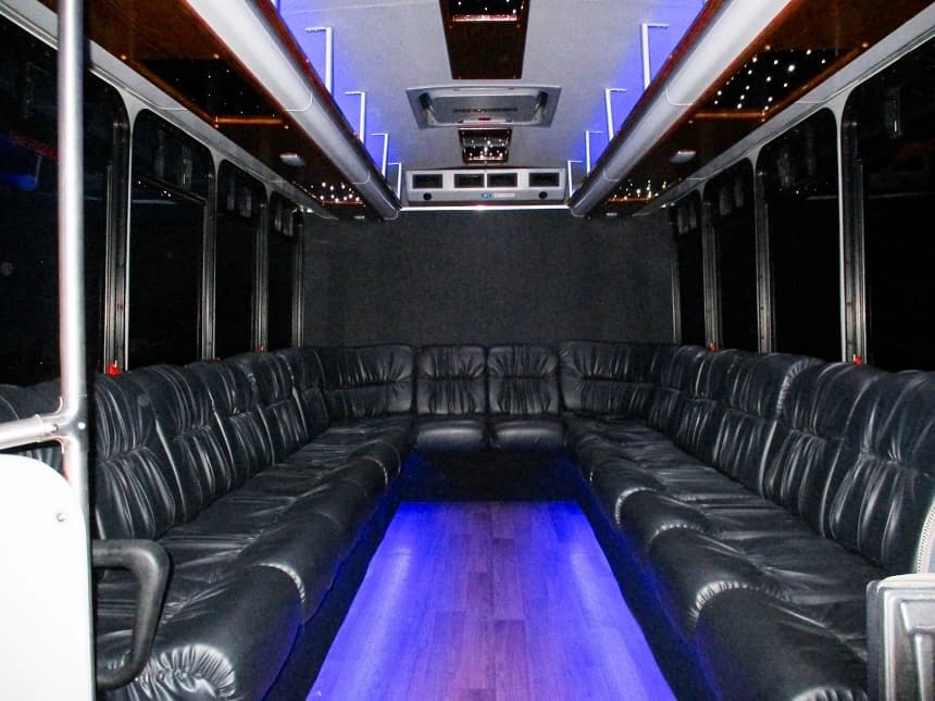 2015 Eldorado National Executive Limo Bus - Image 12