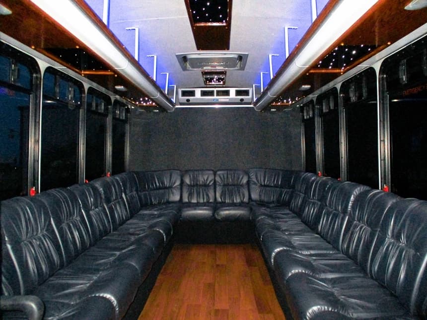 2015 Eldorado National Executive Limo Bus - Image 8