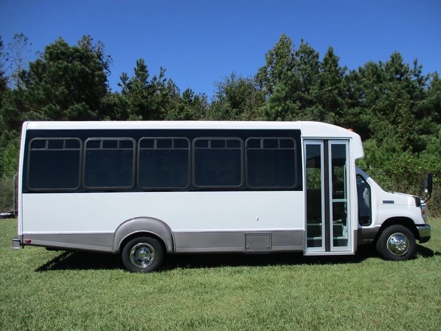 2013 Goshen Ford E450 Cutaway - Image 2