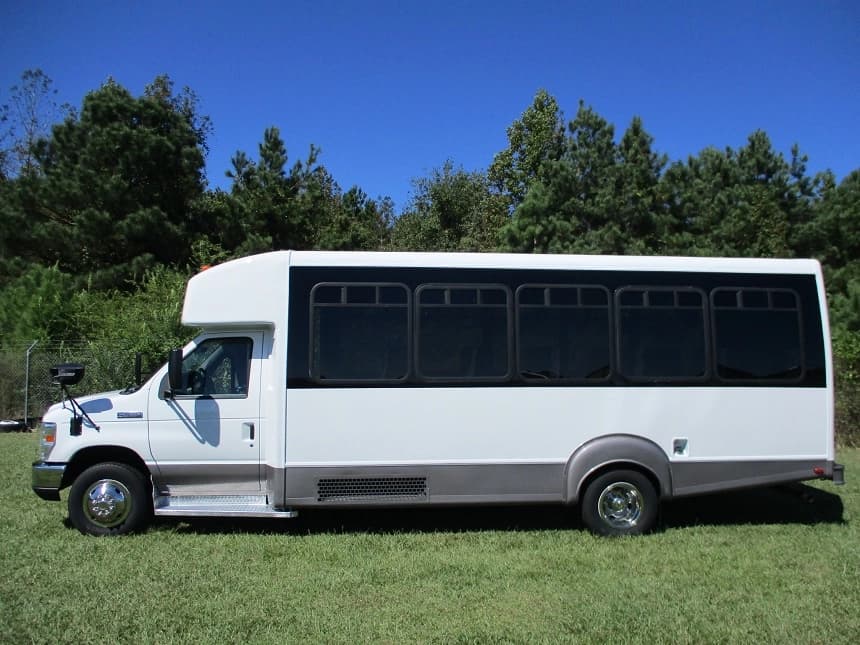 2013 Goshen Ford E450 Cutaway - Image 3