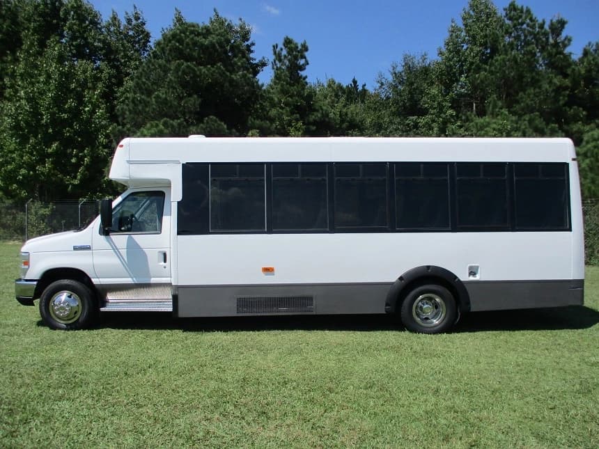 2011 Blue Bird Ford E450 Cutaway - Image 3