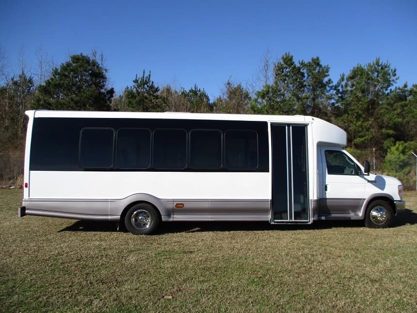 2011 Turtle Top Odyssey Cutaway - Image 2