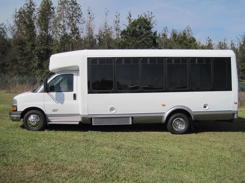 2012 Eldorado Aerotech Chevrolet G4500 Cutaway - Image 3
