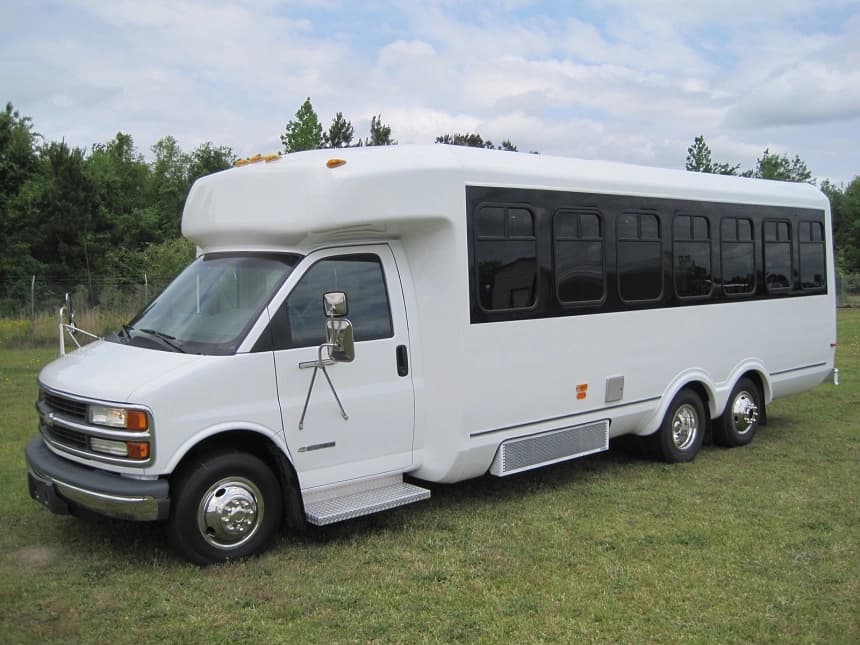 2003 Eldorado Aerotech Ford E450 Cutaway - Image 1