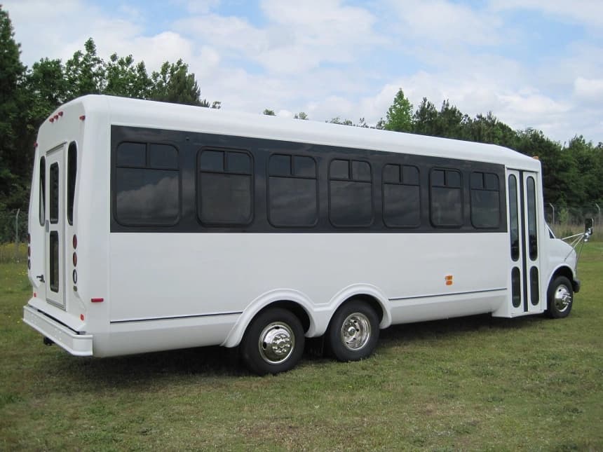 2003 Eldorado Aerotech Ford E450 Cutaway - Image 4
