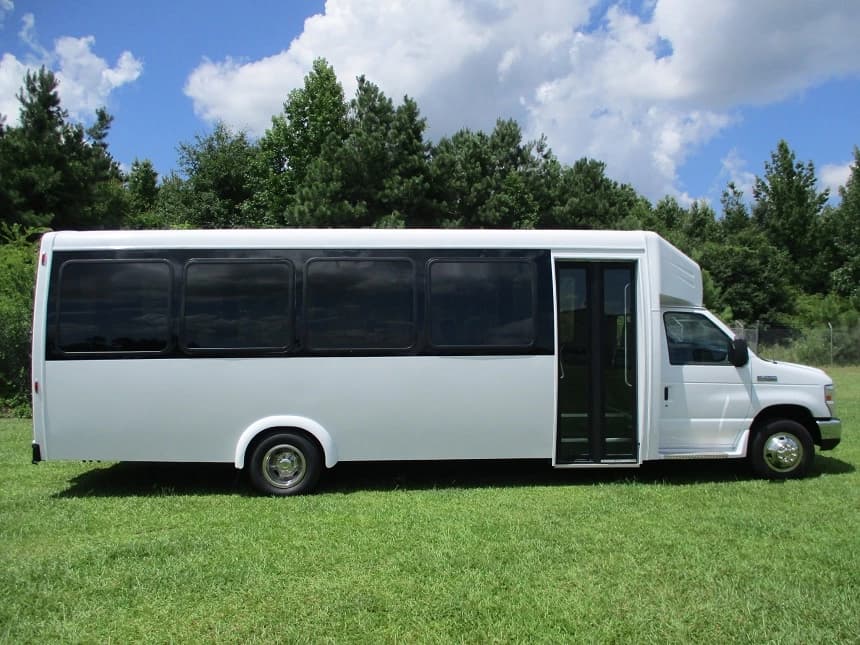 2015 Ameritrans Ford E450 Cutaway - Image 2