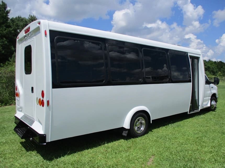 2015 Ameritrans Ford E450 Cutaway - Image 4