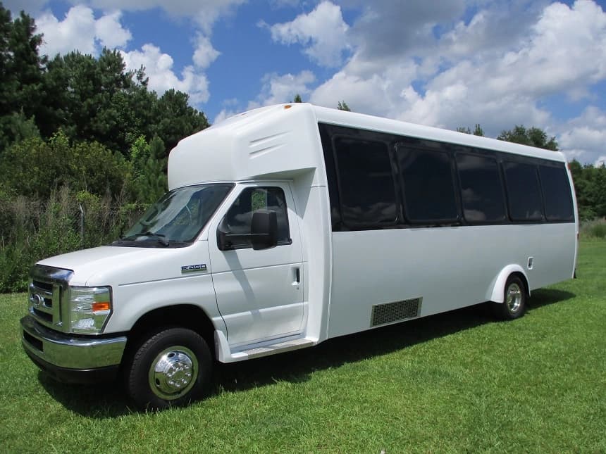 2015 Ameritrans Ford E450 Cutaway - Image 1