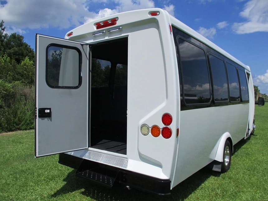 2015 Ameritrans Ford E450 Cutaway - Image 10