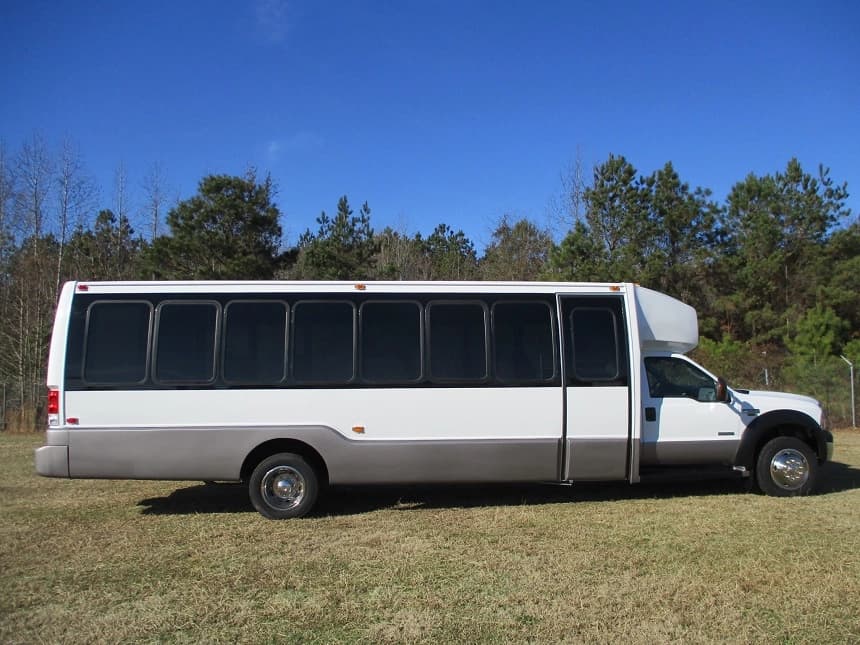 2007 Krystal K33 Cutaway - Image 2