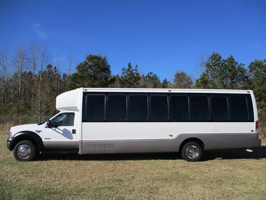 2007 Krystal K33 Cutaway - Image 3