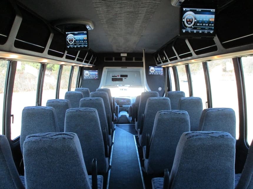 2007 Krystal K33 Cutaway - Image 8