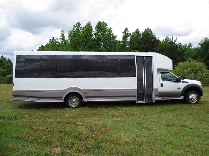 2012 Turtle Top Odyssey XL Ford F550 Cutaway - Image 2