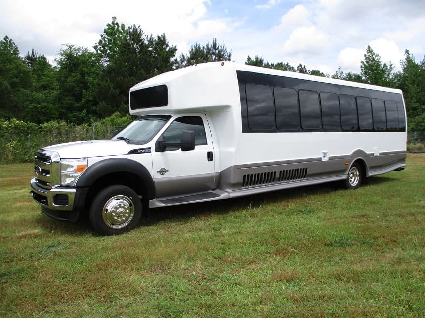 2012 Turtle Top Odyssey XL Ford F550 Cutaway - Image 1