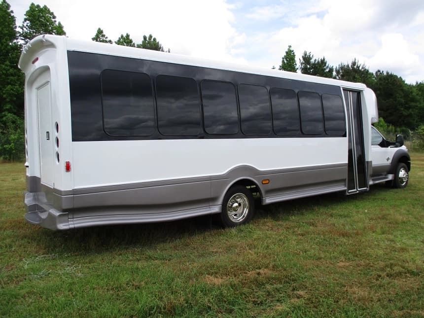 2012 Turtle Top Odyssey XL Ford F550 Cutaway - Image 6
