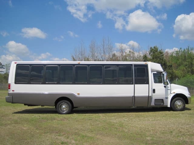 2008 Krystal Koach KK35 Cutaway - Image 3