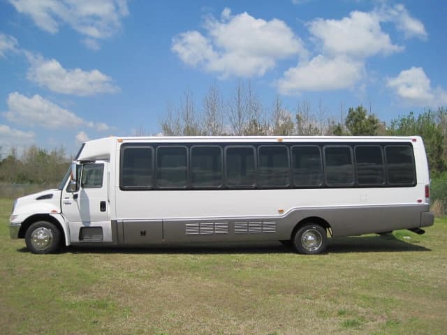 2008 Krystal Koach KK35 Cutaway - Image 4