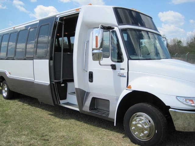 2008 Krystal Koach KK35 Cutaway - Image 2