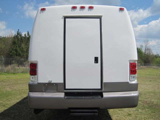 2008 Krystal Koach KK35 Cutaway - Image 6