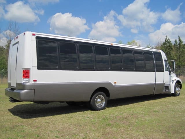 2008 Krystal Koach KK35 Cutaway - Image 7