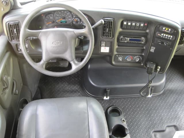 2008 Goshen Chevrolet C5500 Cutaway - Image 12