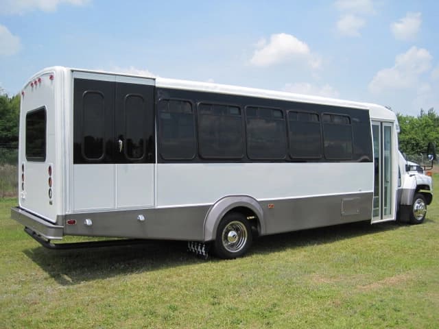 2008 Goshen Chevrolet C5500 Cutaway - Image 7