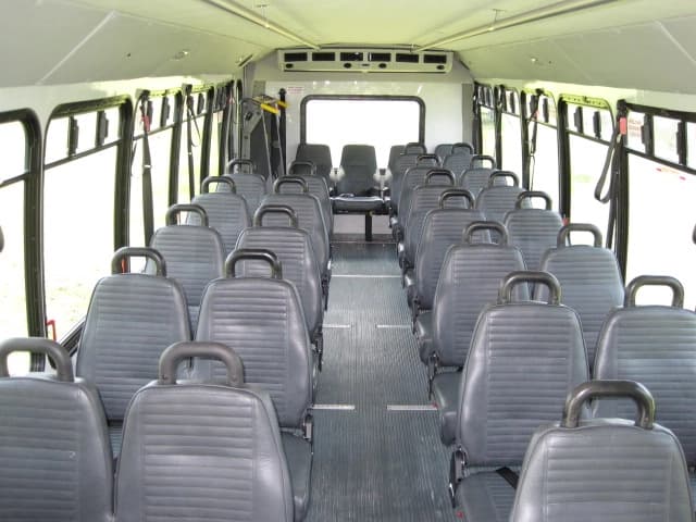 2008 Goshen Chevrolet C5500 Cutaway - Image 8