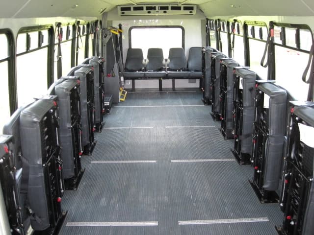 2008 Goshen Chevrolet C5500 Cutaway - Image 9