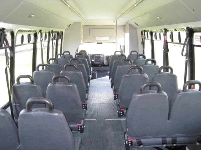 2008 Goshen Chevrolet C5500 Cutaway - Image 10