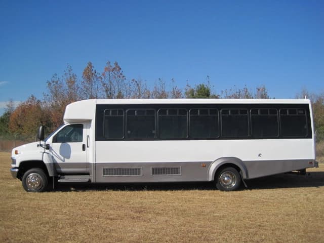 2008 Goshen Chevrolet C5500 Cutaway - Image 4