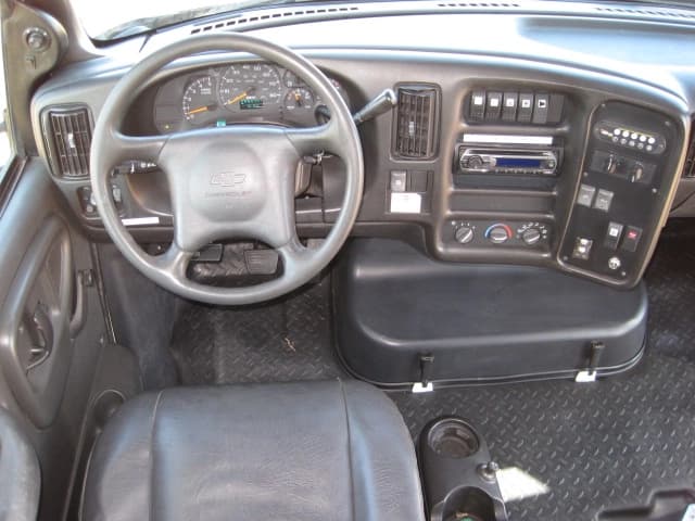 2008 Goshen Chevrolet C5500 Cutaway - Image 10