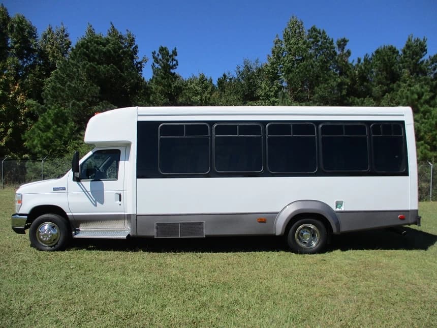 2009 Elkhart Coach Ford E450 Cutaway - Image 4