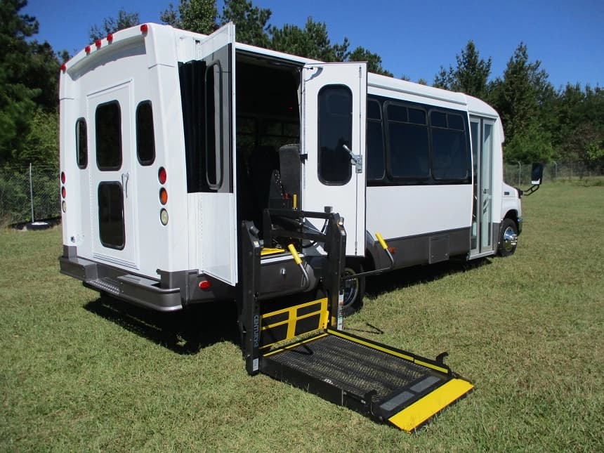 2009 Elkhart Coach Ford E450 Cutaway - Image 2