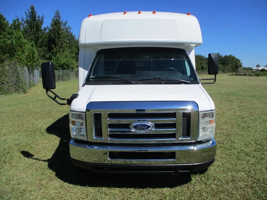 2009 Elkhart Coach Ford E450 Cutaway - Image 5