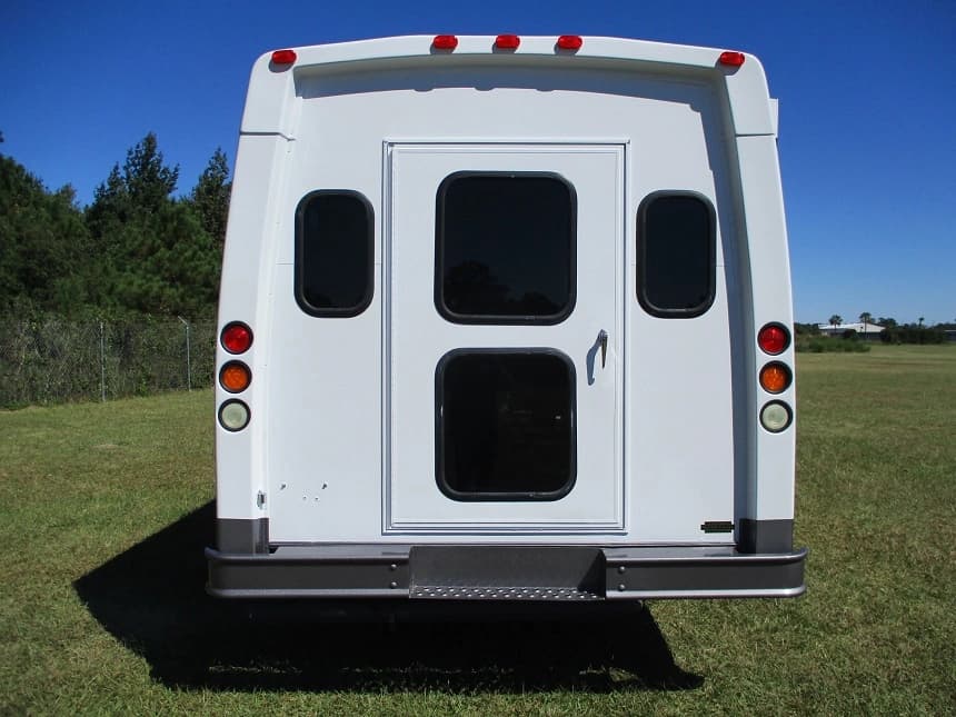 2009 Elkhart Coach Ford E450 Cutaway - Image 6