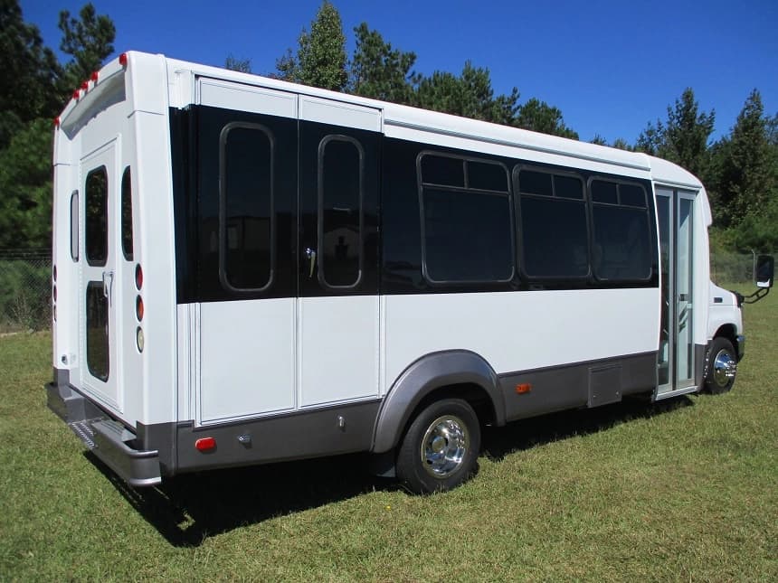 2009 Elkhart Coach Ford E450 Cutaway - Image 7