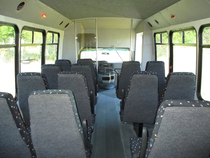 2009 Elkhart Coach Ford E450 Cutaway - Image 9