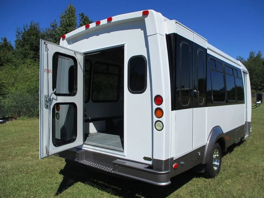 2009 Elkhart Coach Ford E450 Cutaway - Image 11