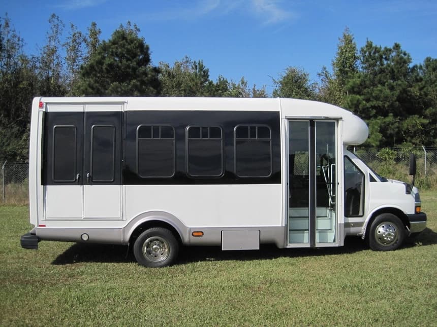 2009 Startrans Senator Chevrolet G3500 Cutaway - Image 3