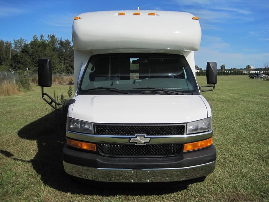 2009 Startrans Senator Chevrolet G3500 Cutaway - Image 5