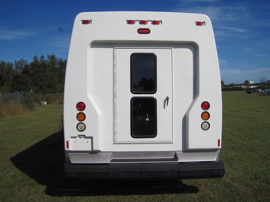 2009 Startrans Senator Chevrolet G3500 Cutaway - Image 6