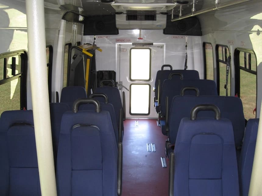 2009 Startrans Senator Chevrolet G3500 Cutaway - Image 8