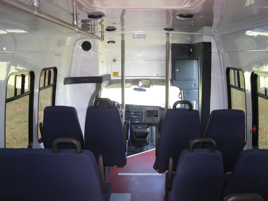 2009 Startrans Senator Chevrolet G3500 Cutaway - Image 9