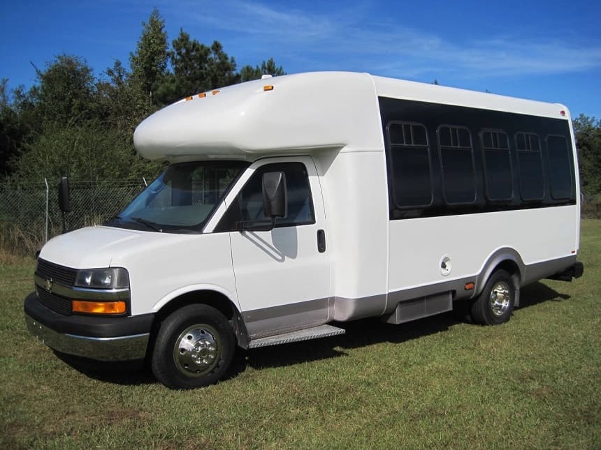 2009 Startrans Senator Chevrolet G3500 Cutaway - Image 2