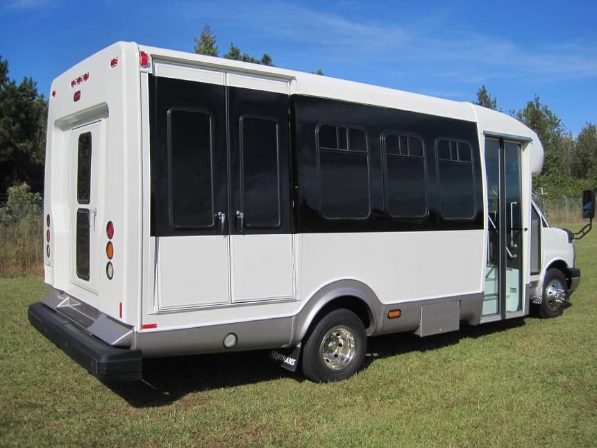 2009 Startrans Senator Chevrolet G3500 Cutaway - Image 7