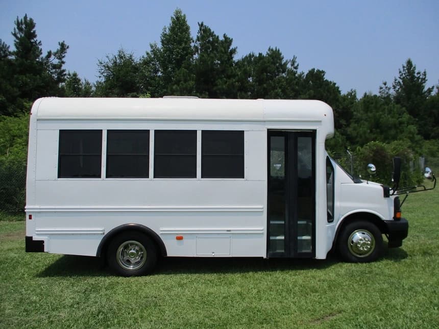 2017 Chevrolet G3500 Starcraft Shuttle Bus - Image 2