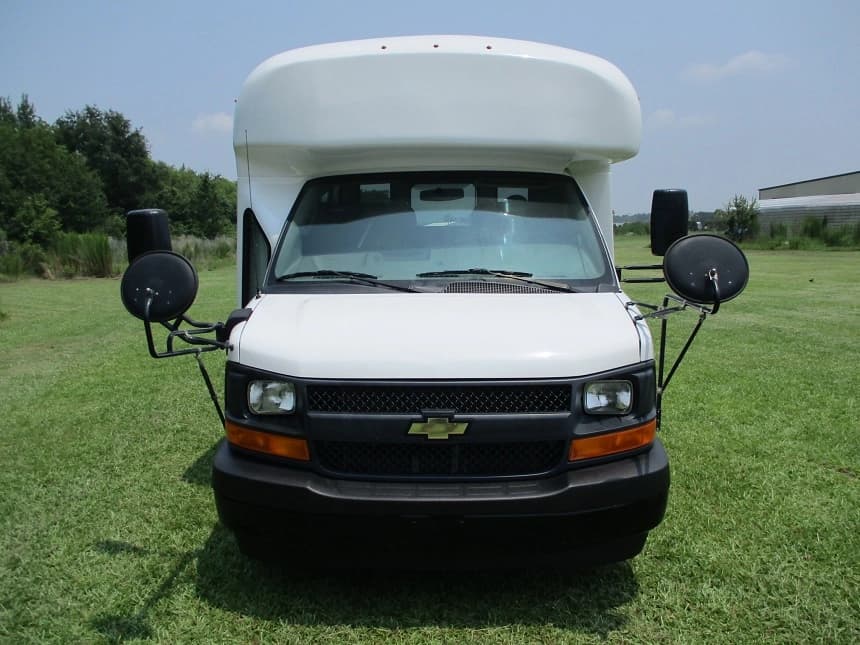 2017 Chevrolet G3500 Starcraft Shuttle Bus - Image 4