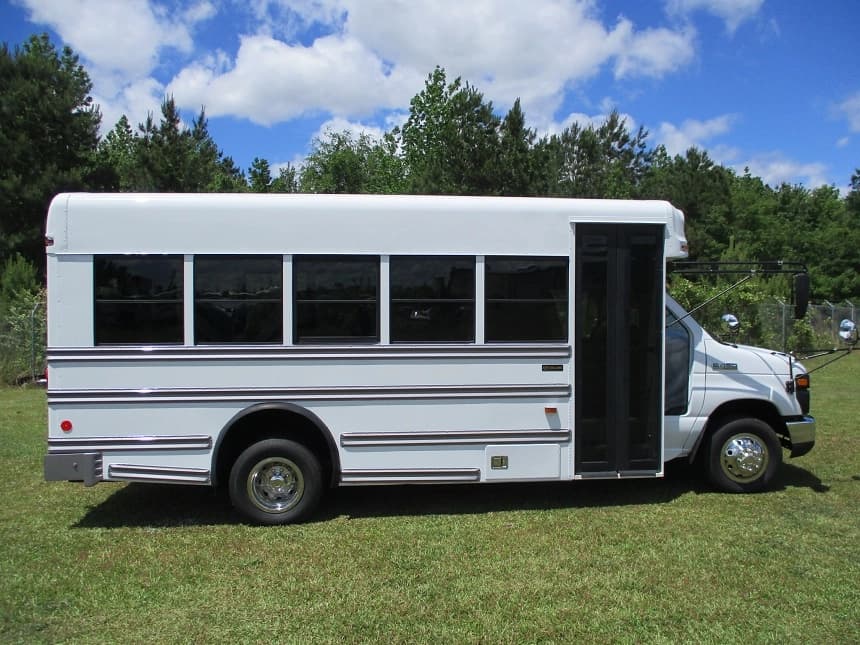 2008 Collins Ford E450 Cutaway - Image 2